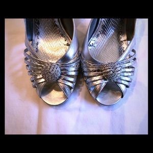 Silver slingback peep-toe sandal